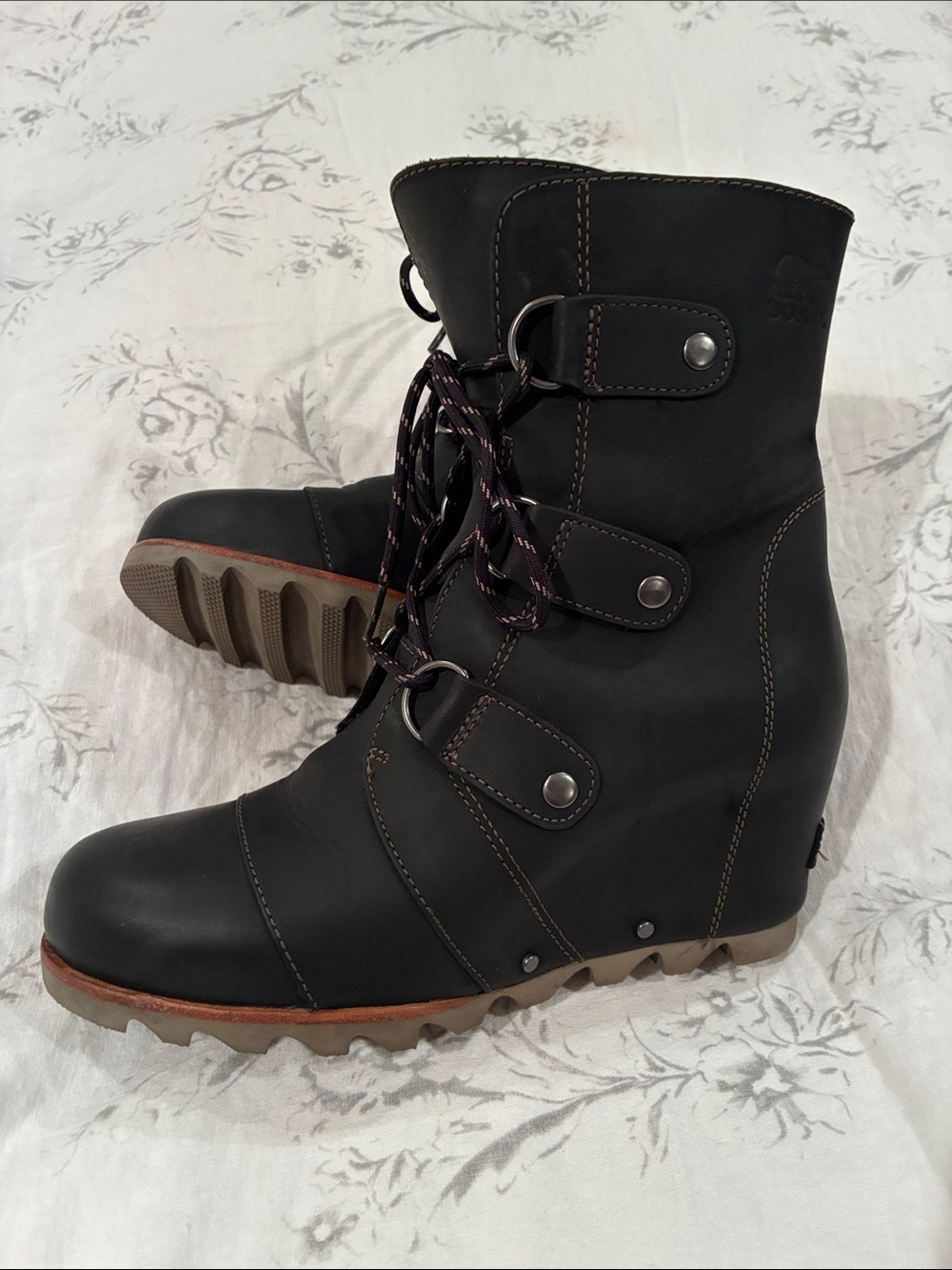 Women’s 8 Sorel Black Women's Joan of Arc Lace-Up Wedge Ankle Boots
